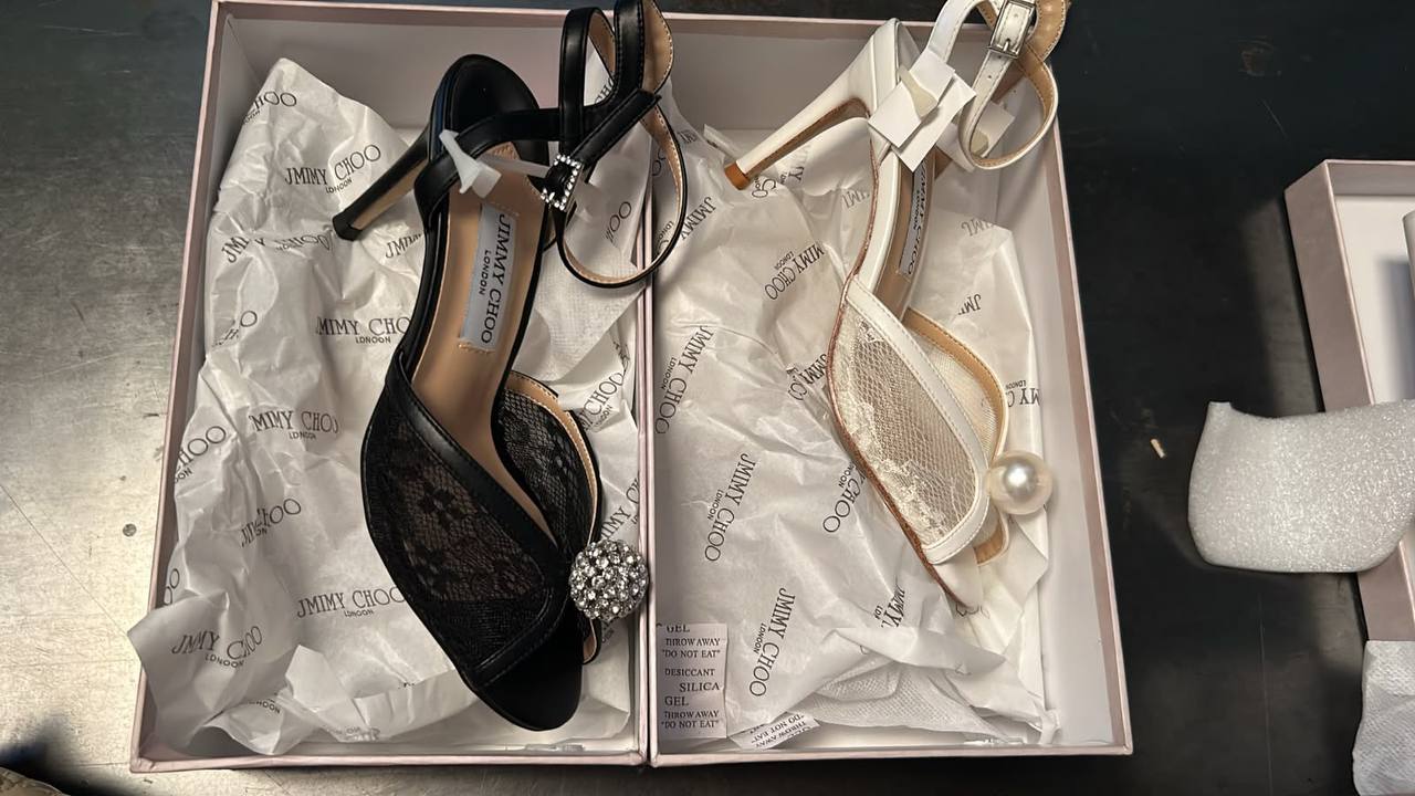 Jimmy Choo

Size 36 to 41

130 dhs🇦🇪🇦🇪

Zain146
♥️♥️♥️
