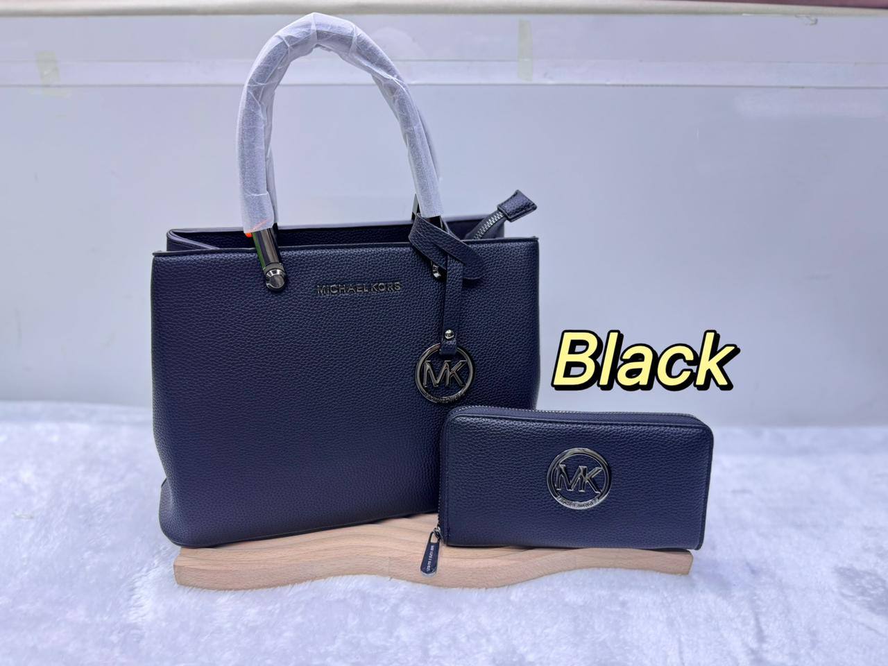 Mk 
with wallet  
size:31×22×13.5cm  
110 dhs💓

Zain114
♥️♥️♥️