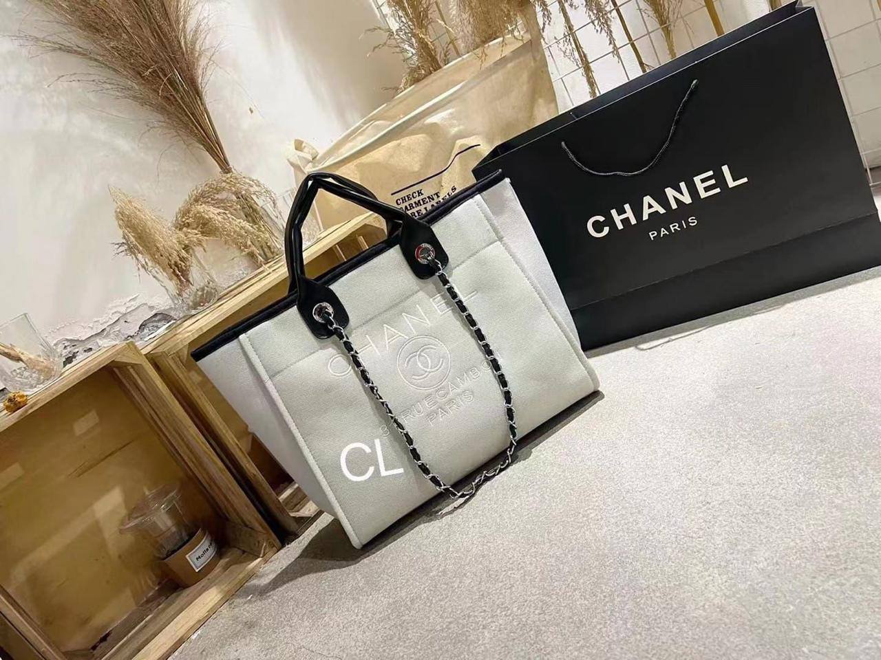 Chanel canvas bag

Size : 47* 32 cm

85 dhs🪙🌺

Zain115
♥️♥️♥️