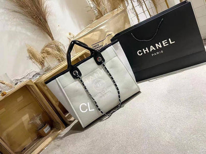 Chanel canvas bag

Size : 47* 32 cm

85 dhs🪙🌺

Zain115
♥️♥️♥️