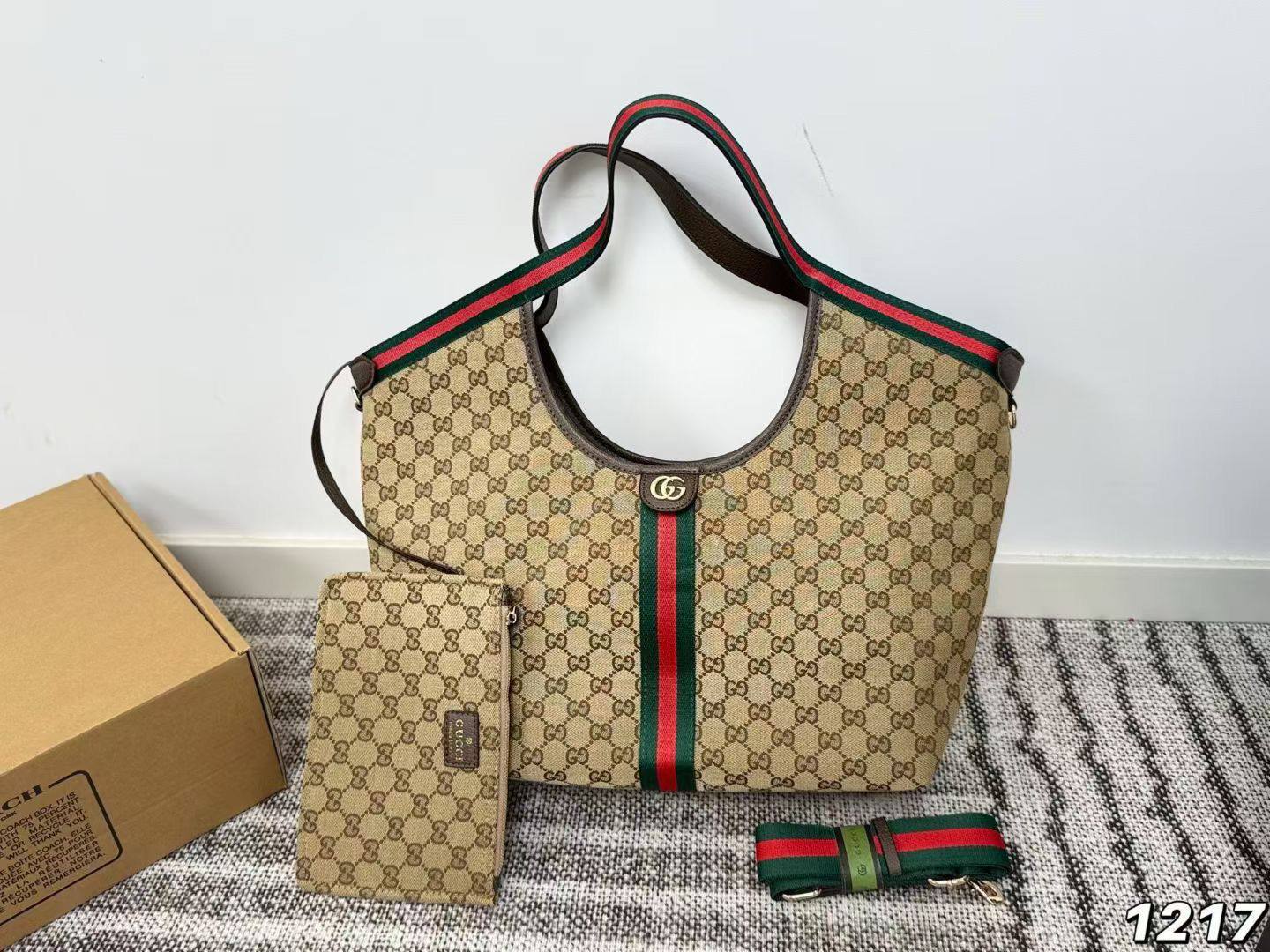 GUCCI 
NEW CAME GOOD QUALITY 
125 dhs🪙🌨️

Zain39
♥️♥️♥️