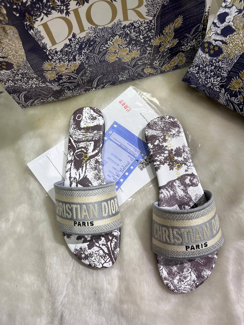 Dior slipper  
Size;36 to 42
85 dhs🪙🪙

Zain241
♥️♥️♥️