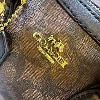 COACH 

NEW CAME GOOD QUALITY 
WITH BOX 
🎁🎁🎁

95 dhs🪙🌨️

Zain39
♥️♥️♥️