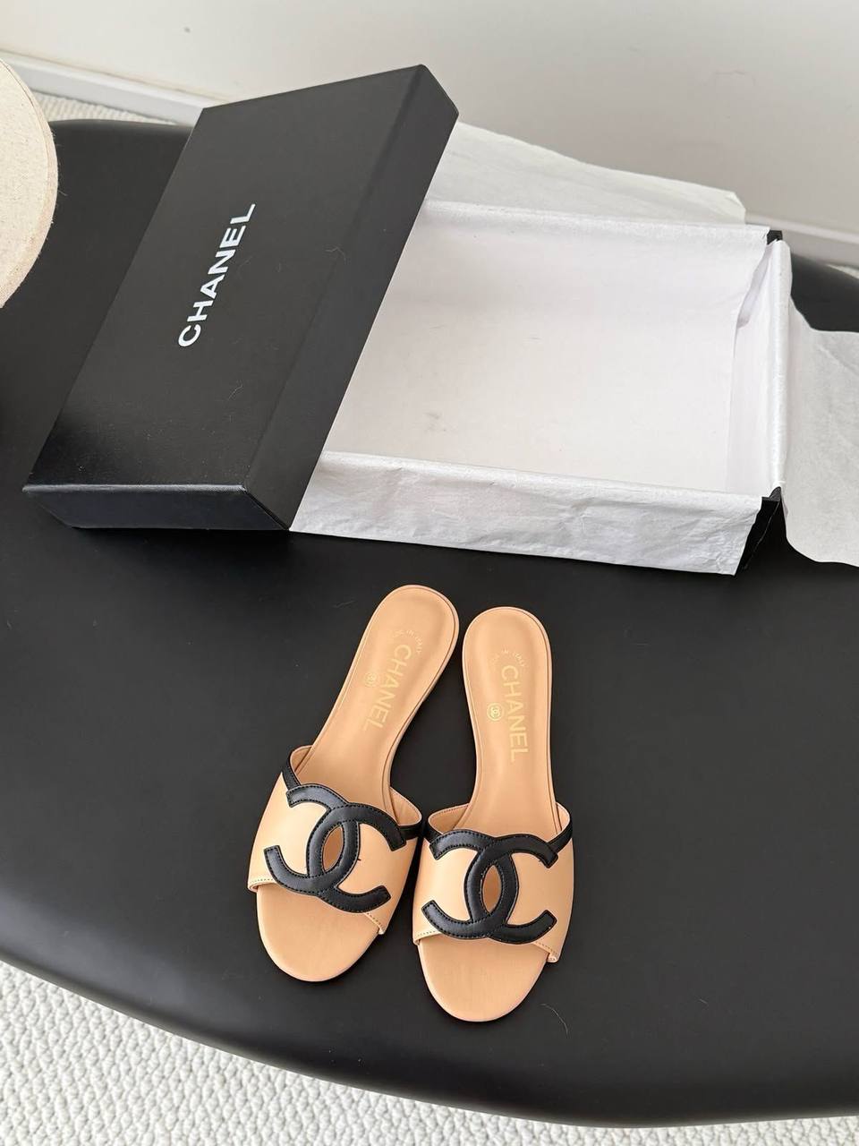 Chanel 🔥
High quality🤗
SIZE  ……… 36-42🥳
330 dhs✅

Zain119
♥️♥️♥️
