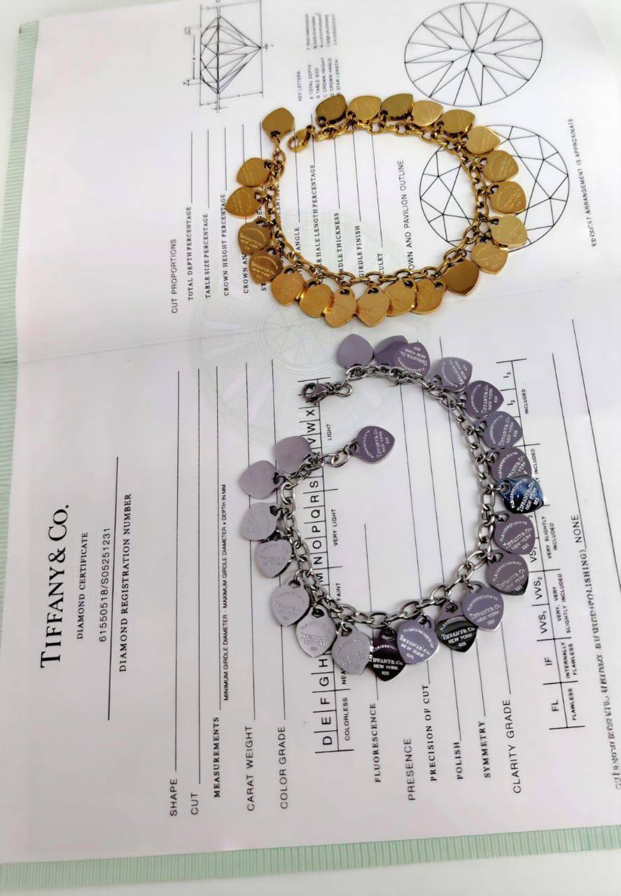 Tiffany ❤️‍🔥*
Bracelet 🦋
good quality 💯
Non tarnish 💯
With normal boxes 🗃️ 
And paper bag 🛍️
45 dhs❣️
With master box 🗃️ 
85 dhs❣️

Zain216
♥️♥️♥️