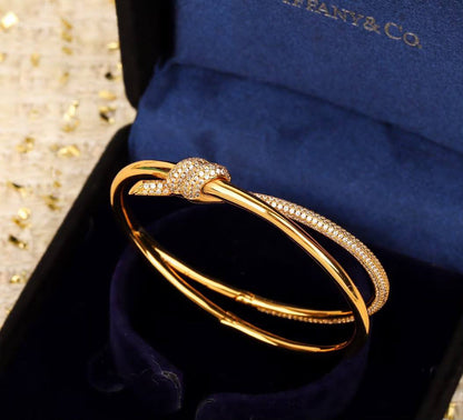 Tiffany 
Bangle 🍁
Master quality 🐦‍🔥
With normal boxes 📦 
90 dhs✅

With master box 🗃️ 
130 dhs✅

Zain216
♥️♥️♥️