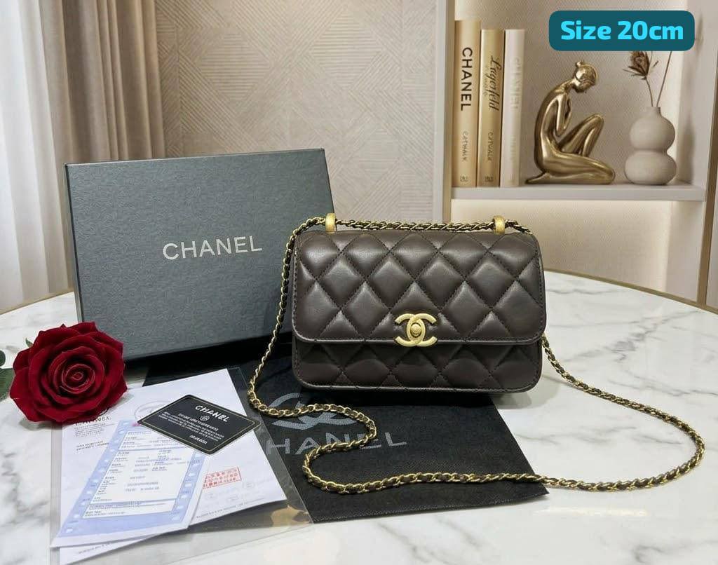 Chanel

Good quality 
with box 
100 dhs🇦🇪🇦🇪🇦🇪

Zain186
♥️♥️♥️