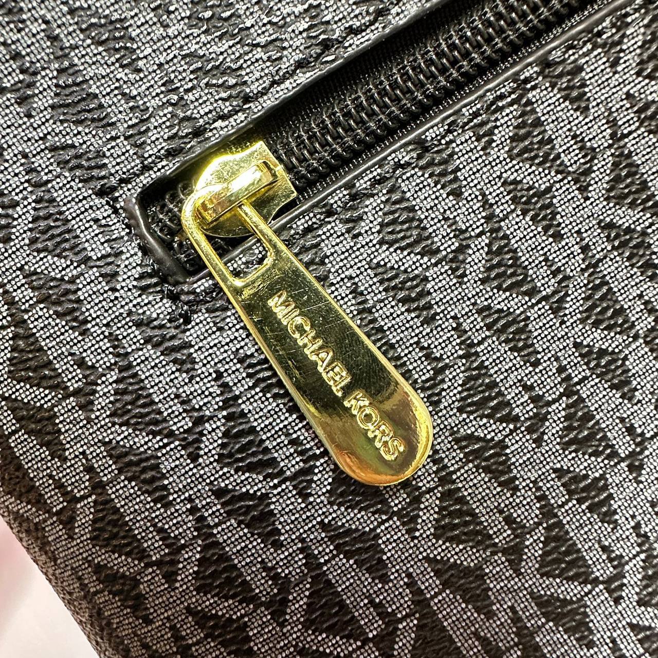 MK 
NEW CAME GOOD QUALITY 
80 dhs✅
SIZE: 25cm

Zain39
♥️♥️♥️