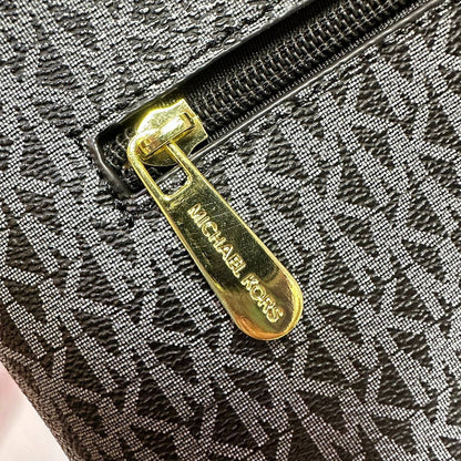 MK 
NEW CAME GOOD QUALITY 
80 dhs✅
SIZE: 25cm

Zain39
♥️♥️♥️