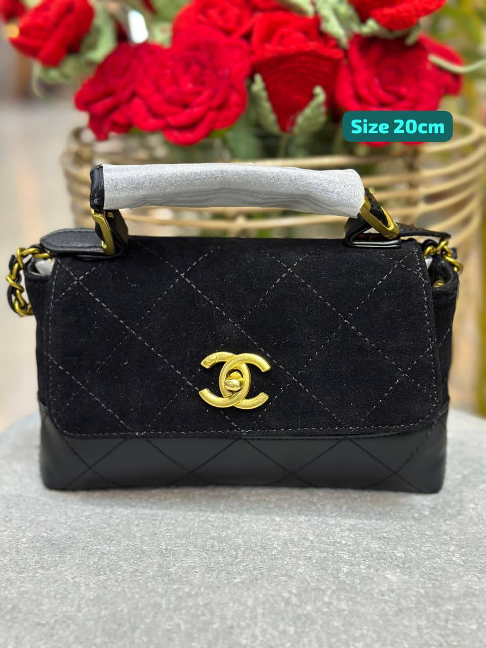 Chanel
Good quality 

with box 🎁🎁🎁

95 dhs🇦🇪

Zain186
♥️♥️♥️