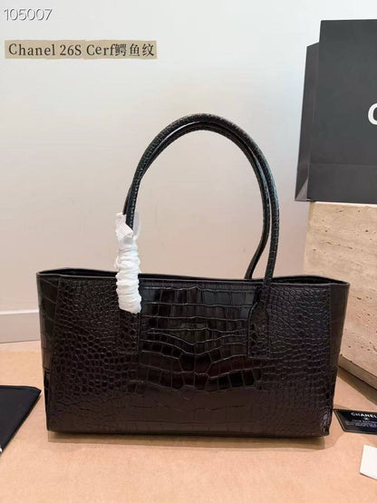 Chanel
Copy one 
with box 
280 dhs🇦🇪🇦🇪

Zain137
♥️♥️♥️