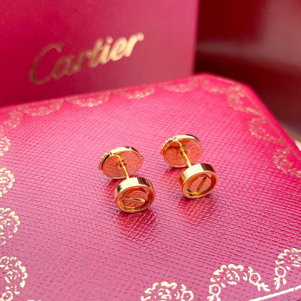 Cartier 
Earring 🦋
Master quality 💯
With normal boxes 🗃️ 
45 dhs🇦🇪🇦🇪

With master box 📦 
85 dhs🇦🇪🇦🇪

Zain216
♥️♥️♥️