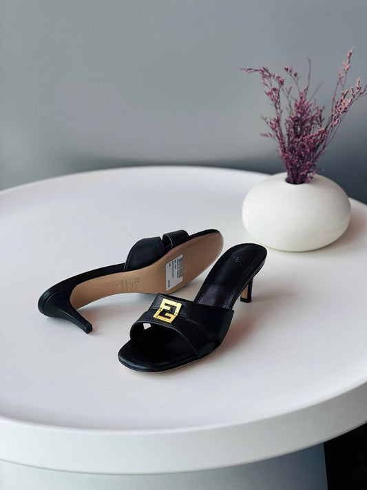 Fendi
Size 36_41
Super high quality* 
450 dhs🪙🌨️

Zain176
♥️♥️♥️