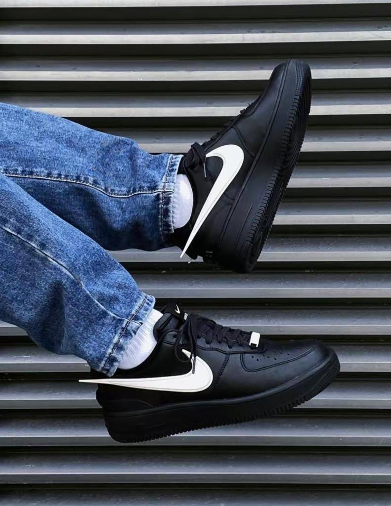 Nike Air Force 1 Low SP AMBUSH Black, 
Size 36-45, 
180 dhs🪙💕

Zain18
♥️♥️♥️