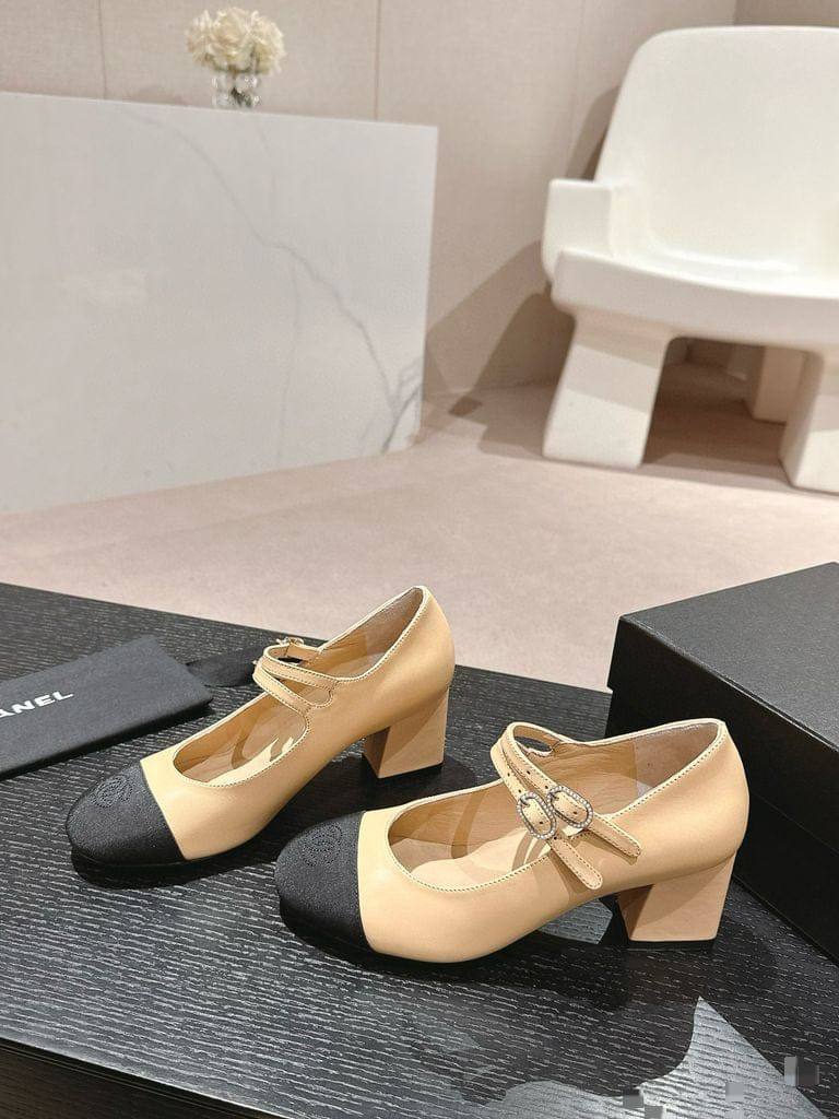 CHANEL 
260 dhs💓
*SIZE  36   TO   41*

Zain224
♥️♥️♥️