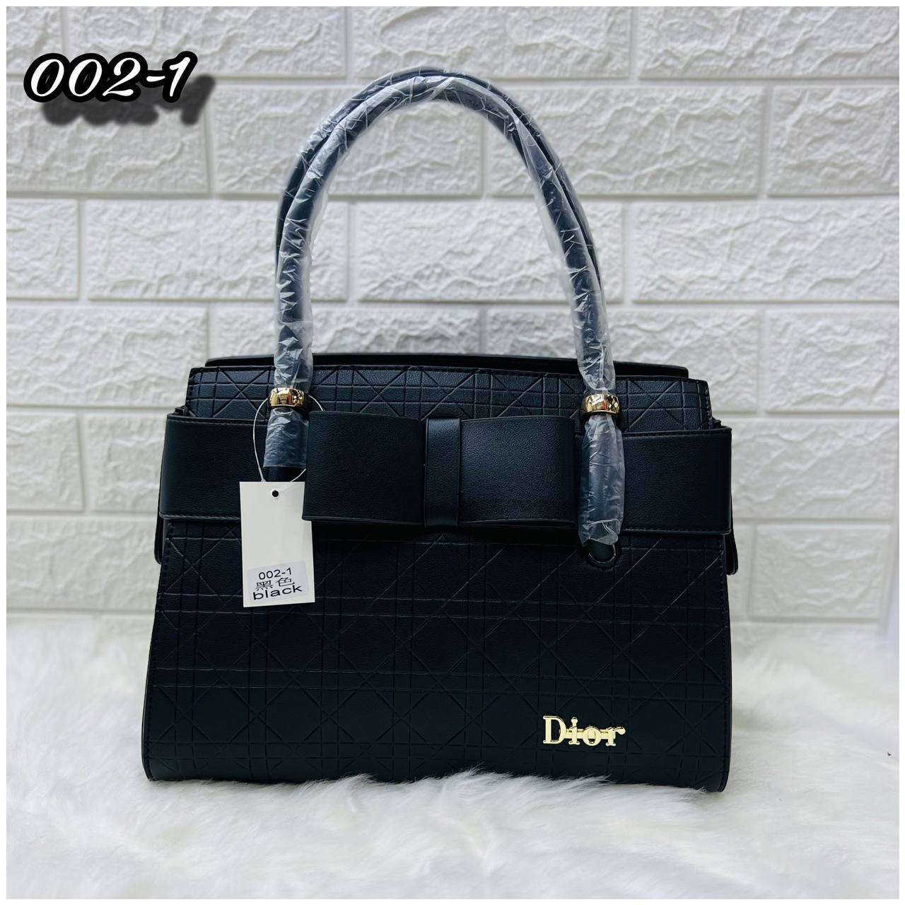 Dior with Wallet 
110 dhs🪙🌨️

Zain232
♥️♥️♥️