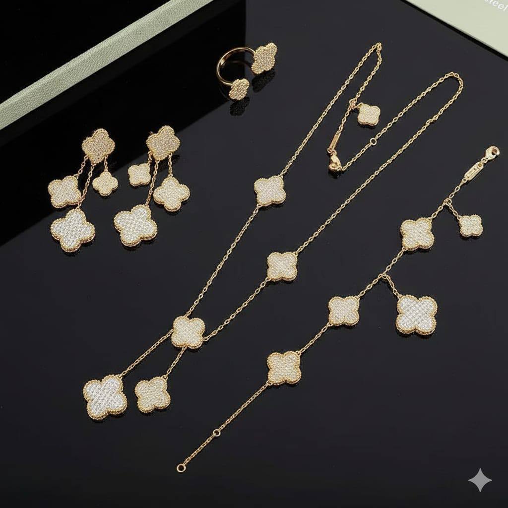 VCA
245 dhs🗽
✨💫💎
NECKLACE 
BRACELET 
EARRINGS 
RING💍
WITH GOOD BOX AND PAPER BAG 🛍️🎁

Zain89
♥️♥️♥️