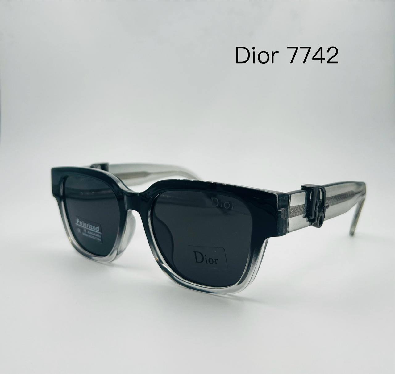 Dior
Sunglasses 🕶️ 
good quality 💯
With master box 🗃️ 
50 dhs💓

Zain273
♥️♥️♥️