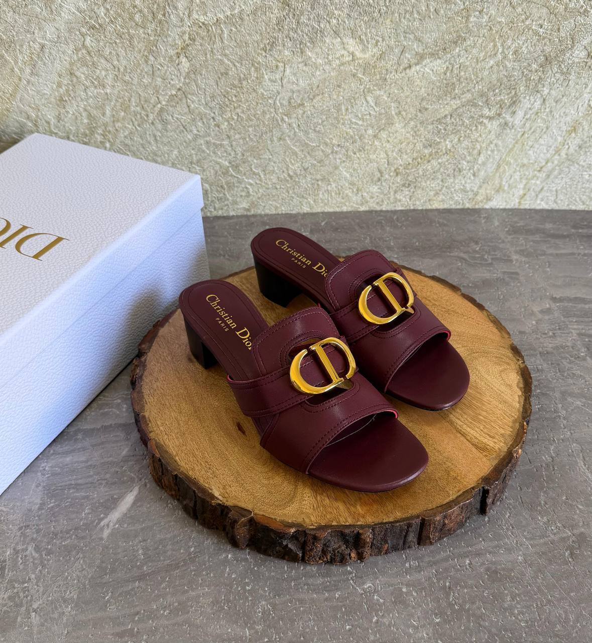 DIOR 
SuperMaster Quality 💯
450 dhs✅
Size: 36-41💥

Zain171
♥️♥️♥️