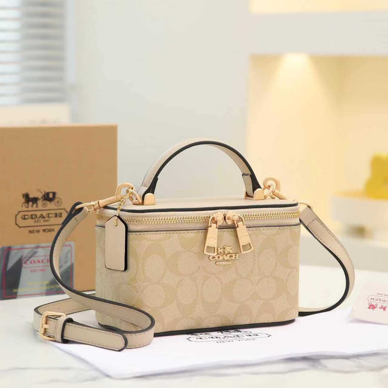 Coach

withbox 
🎁🎁🎁

95 dhs💓

Zain143
♥️♥️♥️