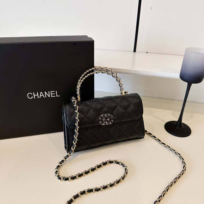 Chanel
105 dhs✅  
Size:19*6*12
with box

Zain07
♥️♥️♥️