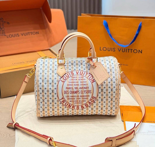 LV
 SPEEDY NEW DESIGN MASTER QUALITY 
260 dhs✅
(with leather)
30cm

Zain295
♥️♥️♥️