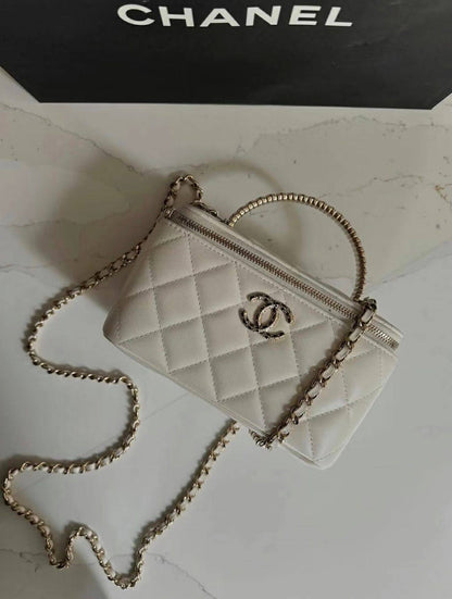 Chanel
110 dhs❣️
Good quality 

with box
🎁🎁🎁

Zain35
♥️♥️♥️