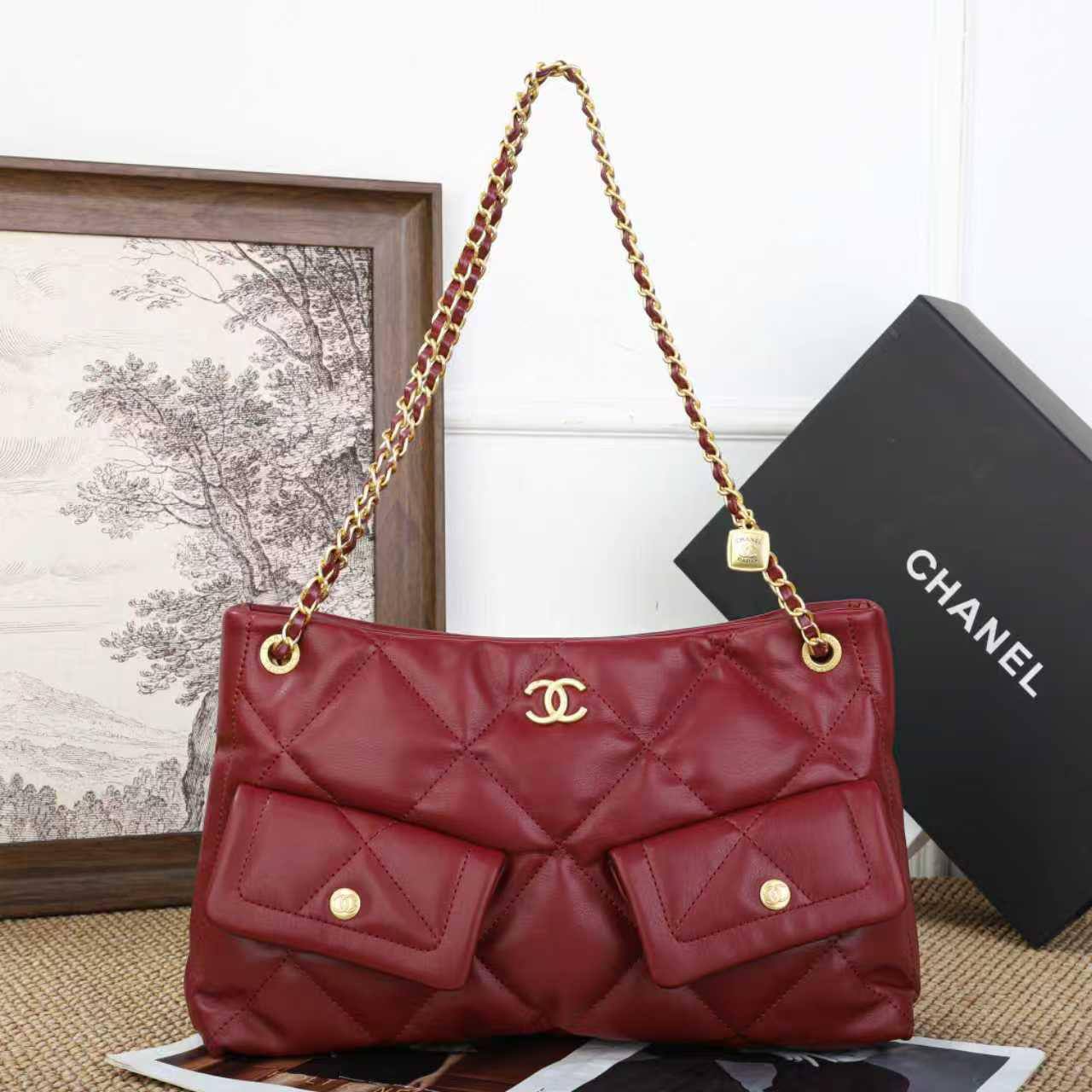 CHANEL NEW CAME 
HIGH QUALITY 
110 dhs🇦🇪🇦🇪
Size:38cm

Zain295
♥️♥️♥️