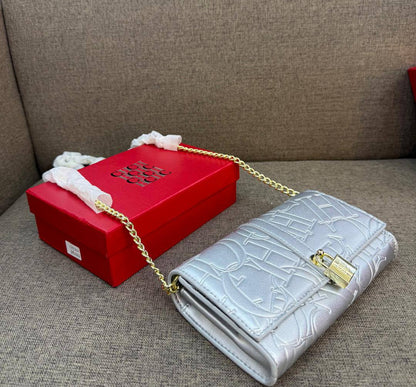 Cah

85 dhs🪙🌨️

high quality 

With box
🎁🎁🎁

Zain26
♥️♥️♥️