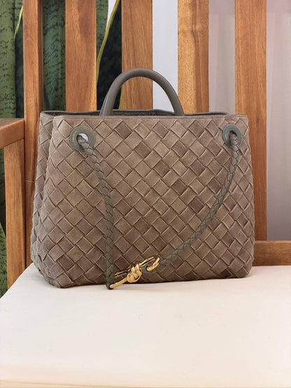 BOTTEGA VENETA💫
VIP Quality ⚡️
Original Packing 🎁
Size 25CM📏
For Price 👇 WhatsApp✅
0568585901 
0507557372
0552275751 Owner Zain 👌

Zain321
♥️♥️♥️