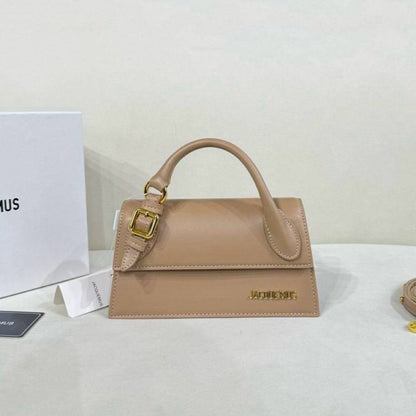 JACQUEMUS 

RESTOCK 
GOOD QUALITY 

WITH BOX 
100 dhs🇦🇪🇦🇪

SIZE: 20cm

Zain39
♥️♥️♥️