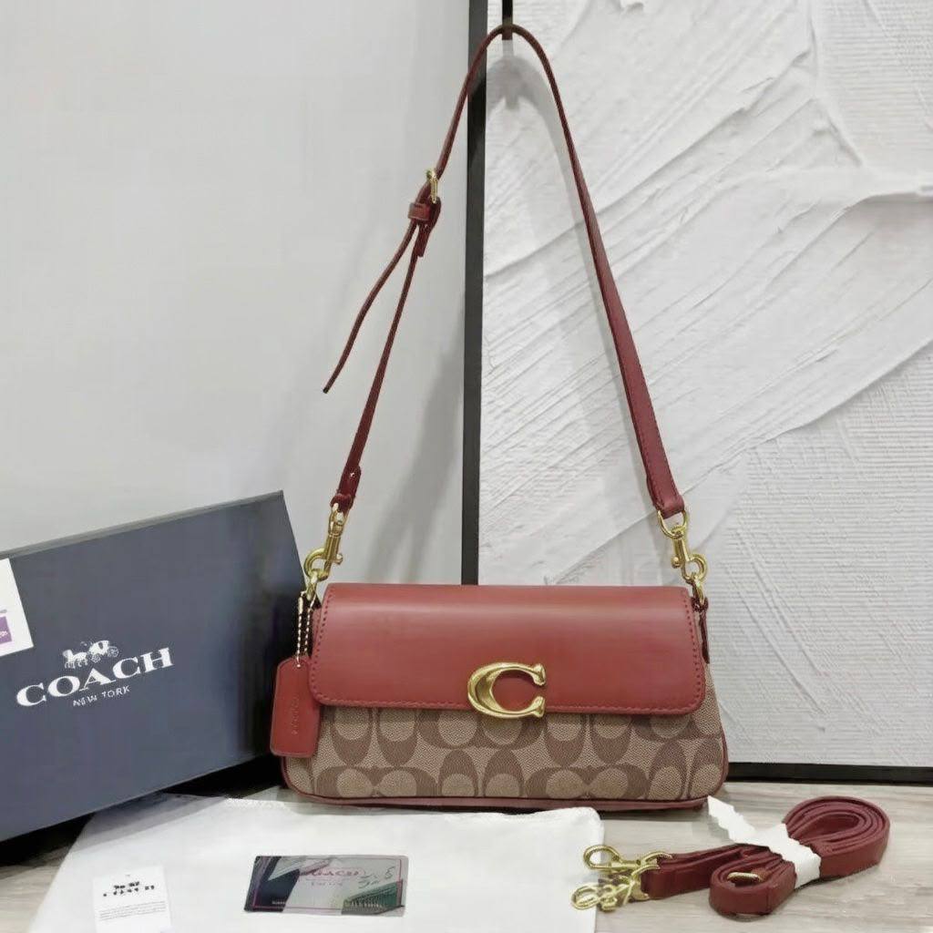 COACH 
 GOOD QUALITY
 WITH BOX 
90 dhs💓
Size:25cm

Zain39
♥️♥️♥️