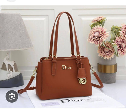 DIOR 
GOOD quality 
115 dhs✅

Zain200
♥️♥️♥️