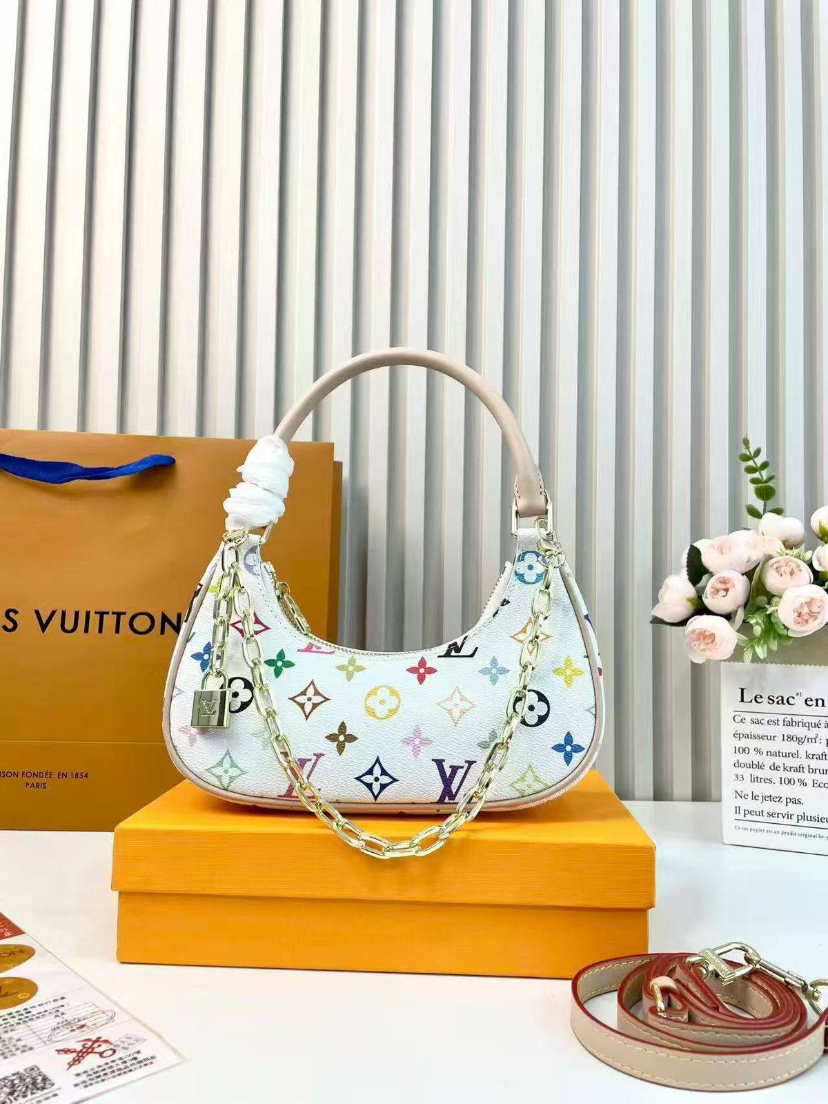 Lv
with box 
🎁🎁🎁

95 dhs🪙🌨️

Zain177
♥️♥️♥️