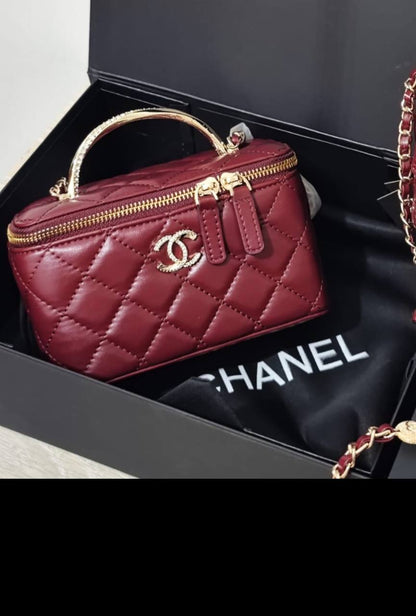 Chanel

95 dhs✅

with box
🎁🎁🎁

Zain26
♥️♥️♥️