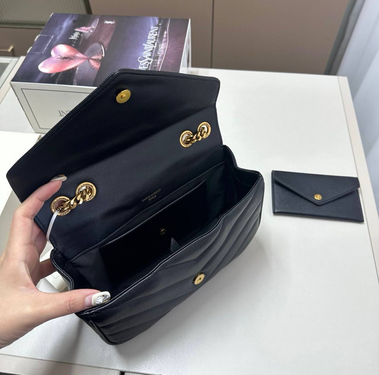 YSL 
NEW CAME GOOD QUALITY 

WITH BOX 
🎁🎁🎁

100 dhs✅

Zain39
♥️♥️♥️