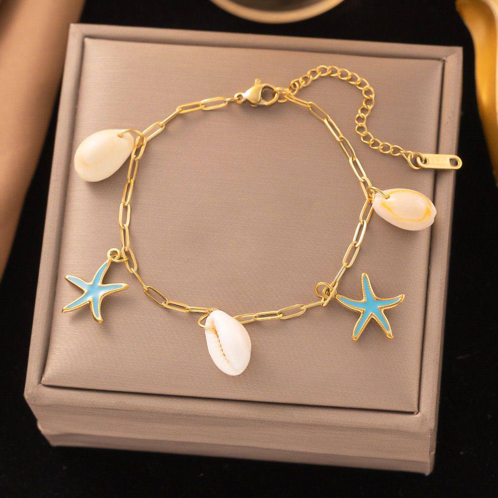 New arrival Stainless steel with 18k gold plated bracelet Non tarnish 
30 dhs🪙🖤 

Zain243
♥️♥️♥️