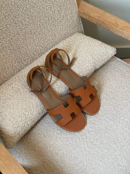 Hermes 🖤
✨ 𝐀𝐯𝐚𝐢𝐥𝐚𝐛𝐥𝐞 𝐍𝐨𝐰
✨ 𝐒𝐢𝐳𝐞𝐬: 𝟑𝟔 — 𝟒𝟏
450 dhs💓

Zain298
♥️♥️♥️