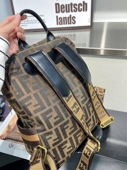 FENDI BAGPACK
ᴄᴀɴᴠᴀs ᴍᴀᴛᴇʀɪᴀʟ
ɢᴏʟᴅ ʜᴀʀᴅᴡᴀʀᴇ
sɪᴢᴇ : 26 x 15 x 31 cm

75 dhs❣️

Zain31
♥️♥️♥️