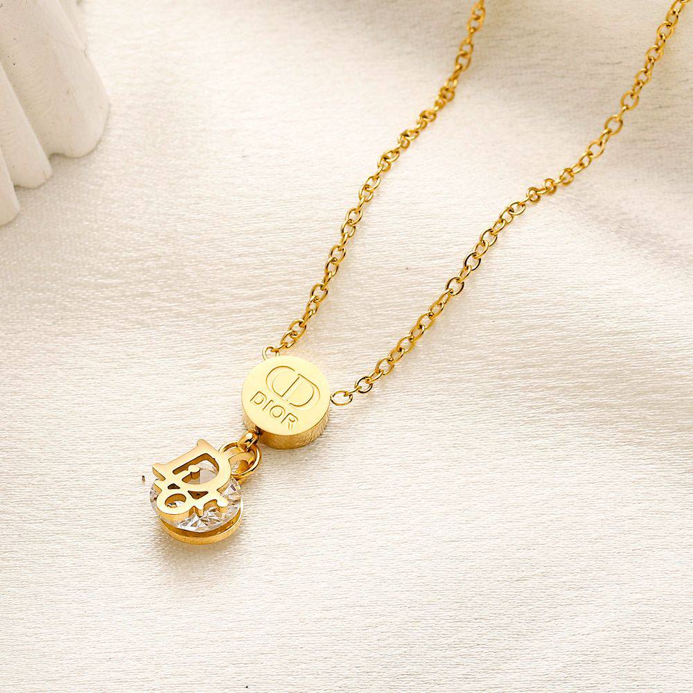 New branded necklace Stainless steel 18k gold plated 
Non tarnish 
30 dhs💓

Zain243
♥️♥️♥️