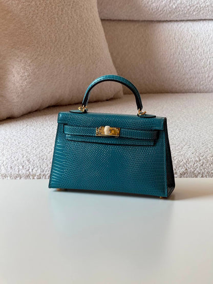 Hermes minikelly 19cm💥Master quality ✅with box📦
610 dhs💓

Zain52
♥️♥️♥️