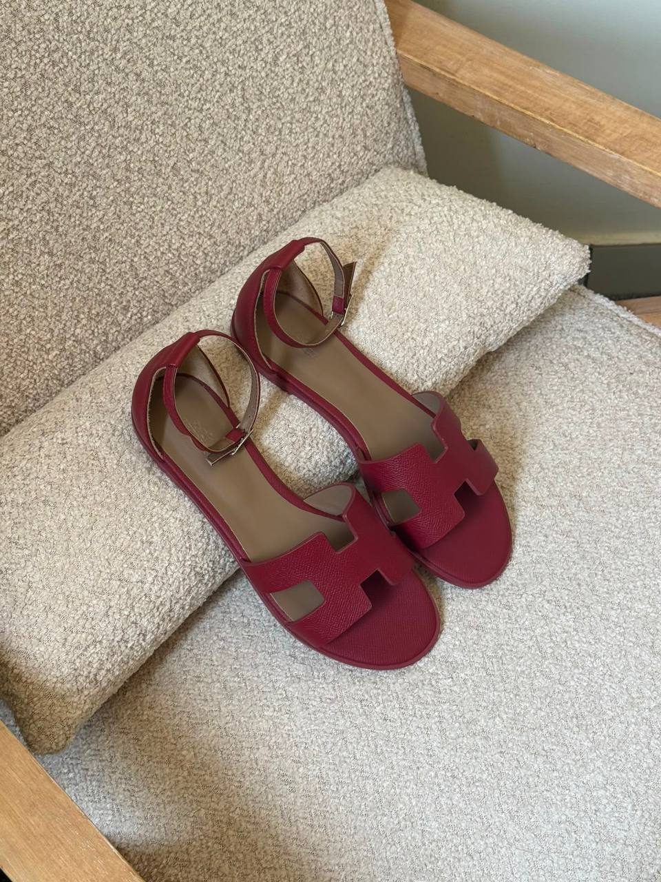 Hermes 🖤
✨ 𝐀𝐯𝐚𝐢𝐥𝐚𝐛𝐥𝐞 𝐍𝐨𝐰
✨ 𝐒𝐢𝐳𝐞𝐬: 𝟑𝟔 — 𝟒𝟏
450 dhs💓

Zain298
♥️♥️♥️
