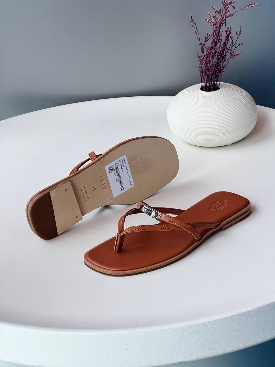 Hermes 🤎🖤🤍
Size 36-41
_Super master high quality*_ 
380 dhs✅

Zain176
♥️♥️♥️