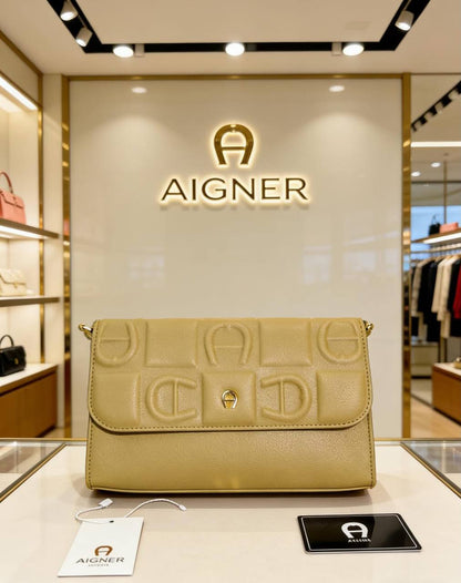 Aigner
90 dhs💛
with box

Zain07
♥️♥️♥️