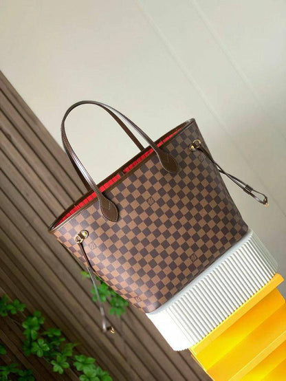 LV
80 dhs❤️

With box
🎁🎁🎁

Zain219
♥️♥️♥️