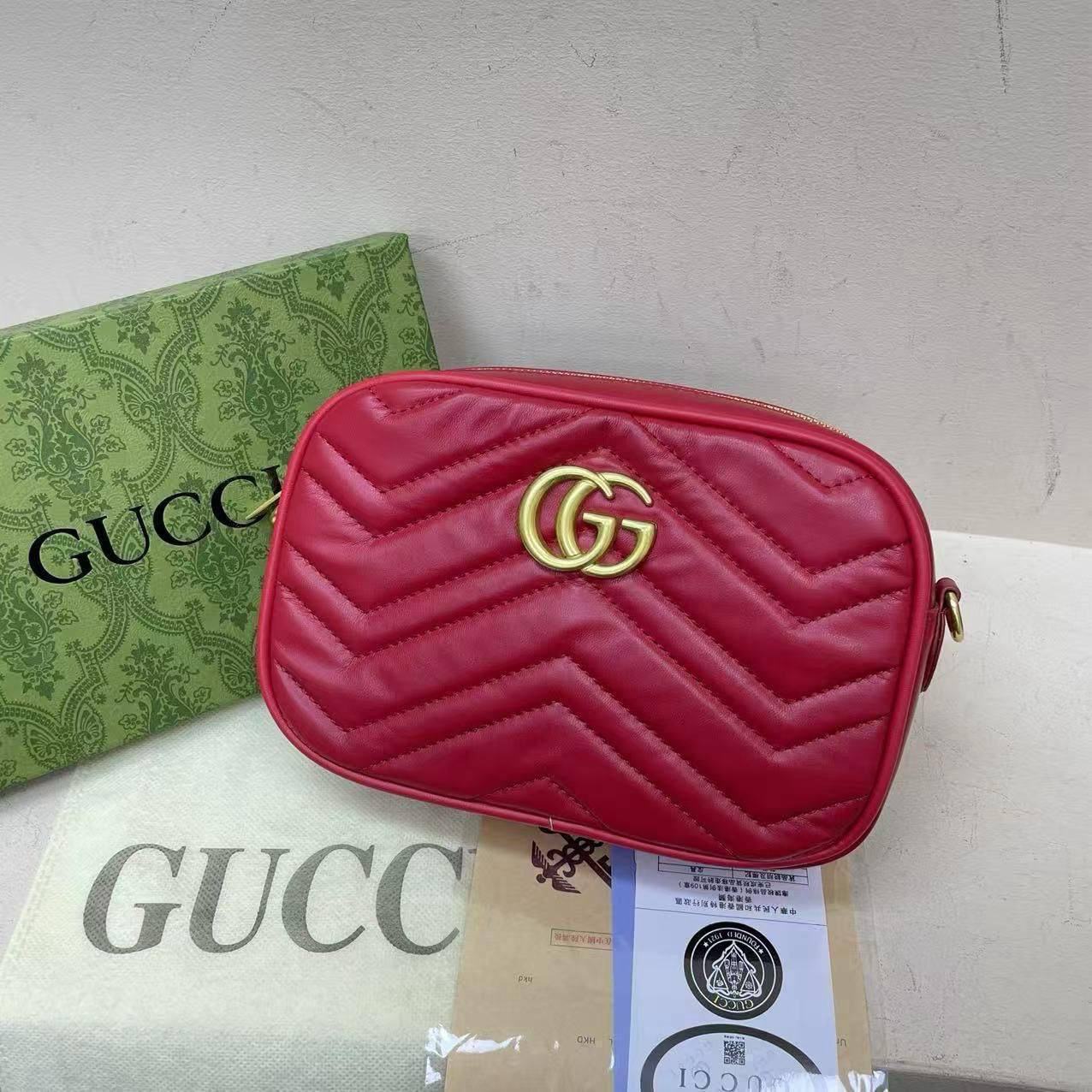 Gucci

23*16*7cm

With box 
🎁🎁🎁

60 dhs✅

Zain17
♥️♥️♥️