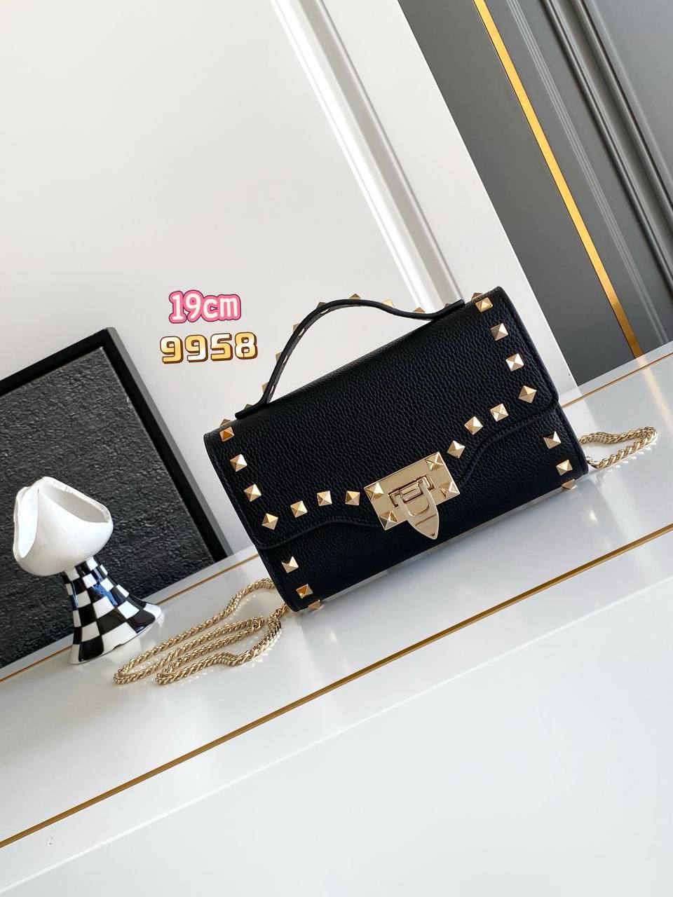 Valentino  
Master🌺🌺
size：19cm  
250 dhs✅

Zain114
♥️♥️♥️
