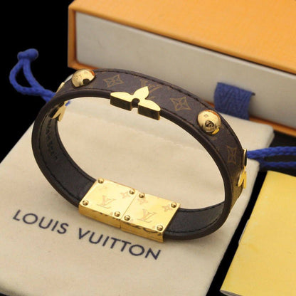 LV MASTER 
✨💫
BRACELET LEATHER
55 DHS✅ ⭐
WITH BOX AND PAPER BAG 🎁🛍️

Zain89
♥️♥️♥️