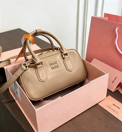 MIU MIU 

NEW CAME 
HIGH QUALITY 
WITH BOX 

120 dhs🇦🇪🇦🇪

Zain295
♥️♥️♥️