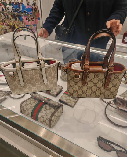 Gucci

Size：17/7/12

with box🎁

90 dhs✅

Zain07
♥️♥️♥️